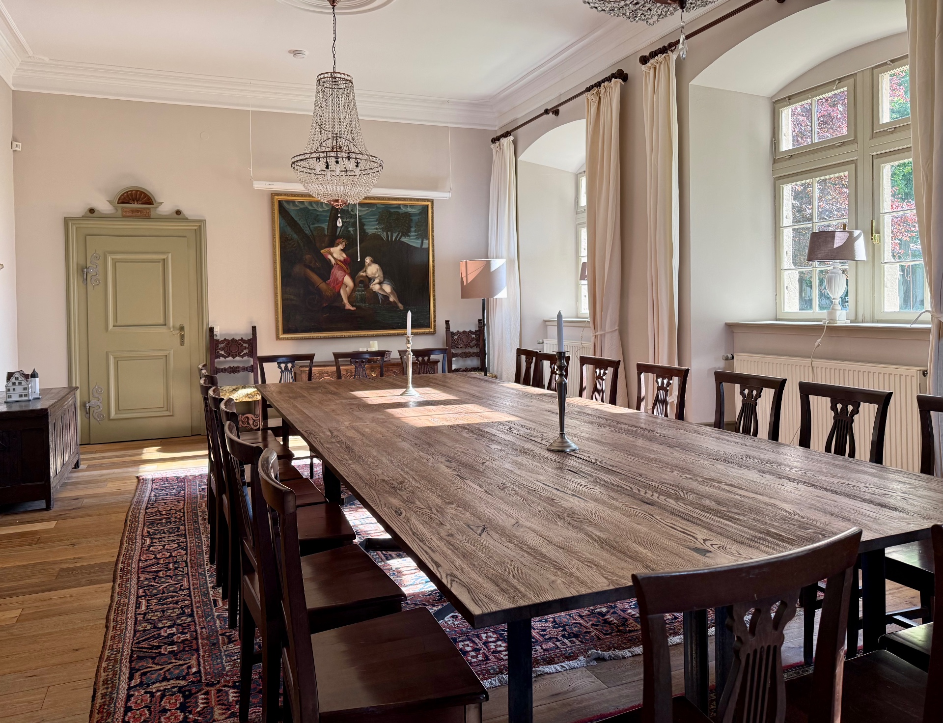 Kaminsaal · lange Tafel