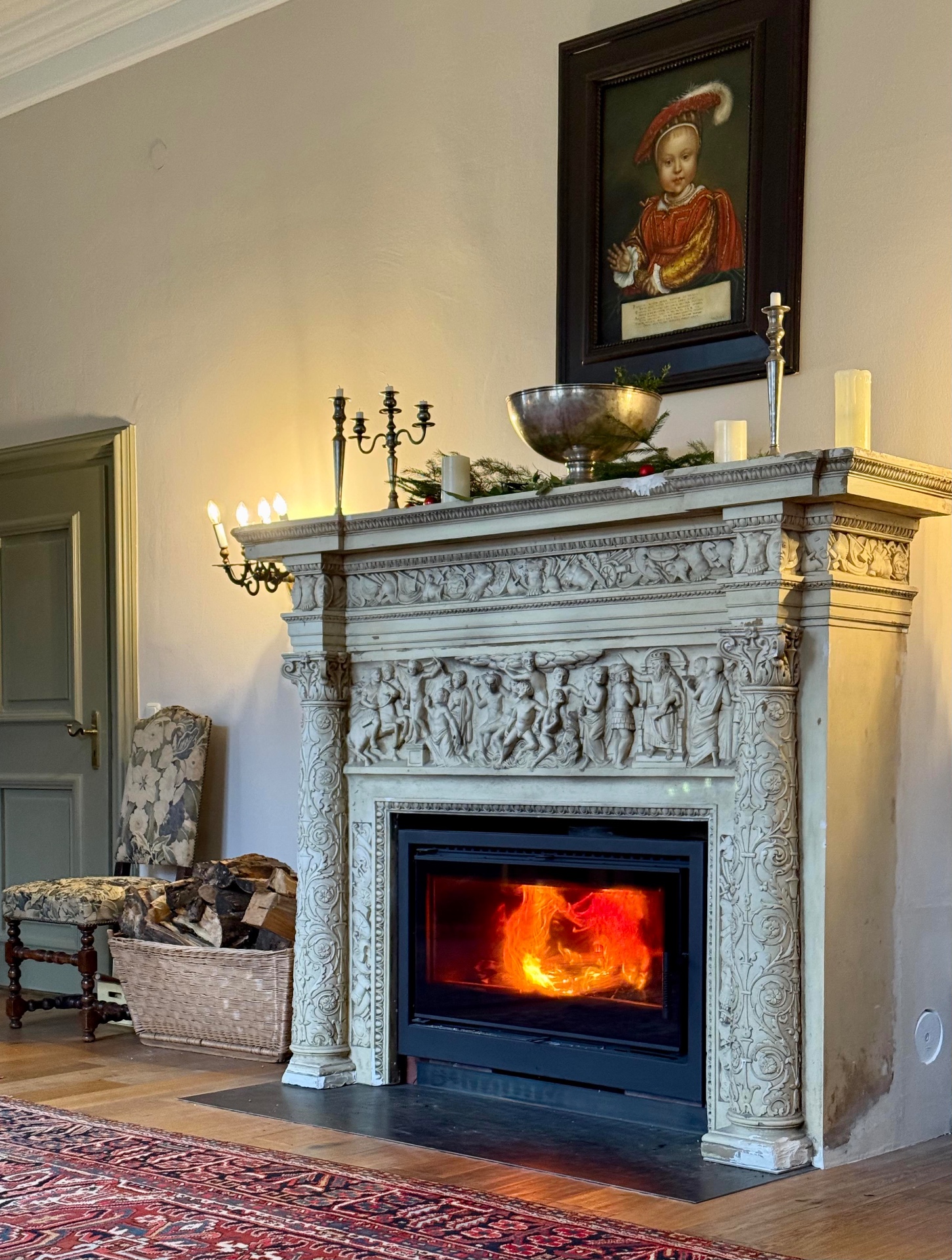 Renaissance-Kamin, Sandsteinrelief