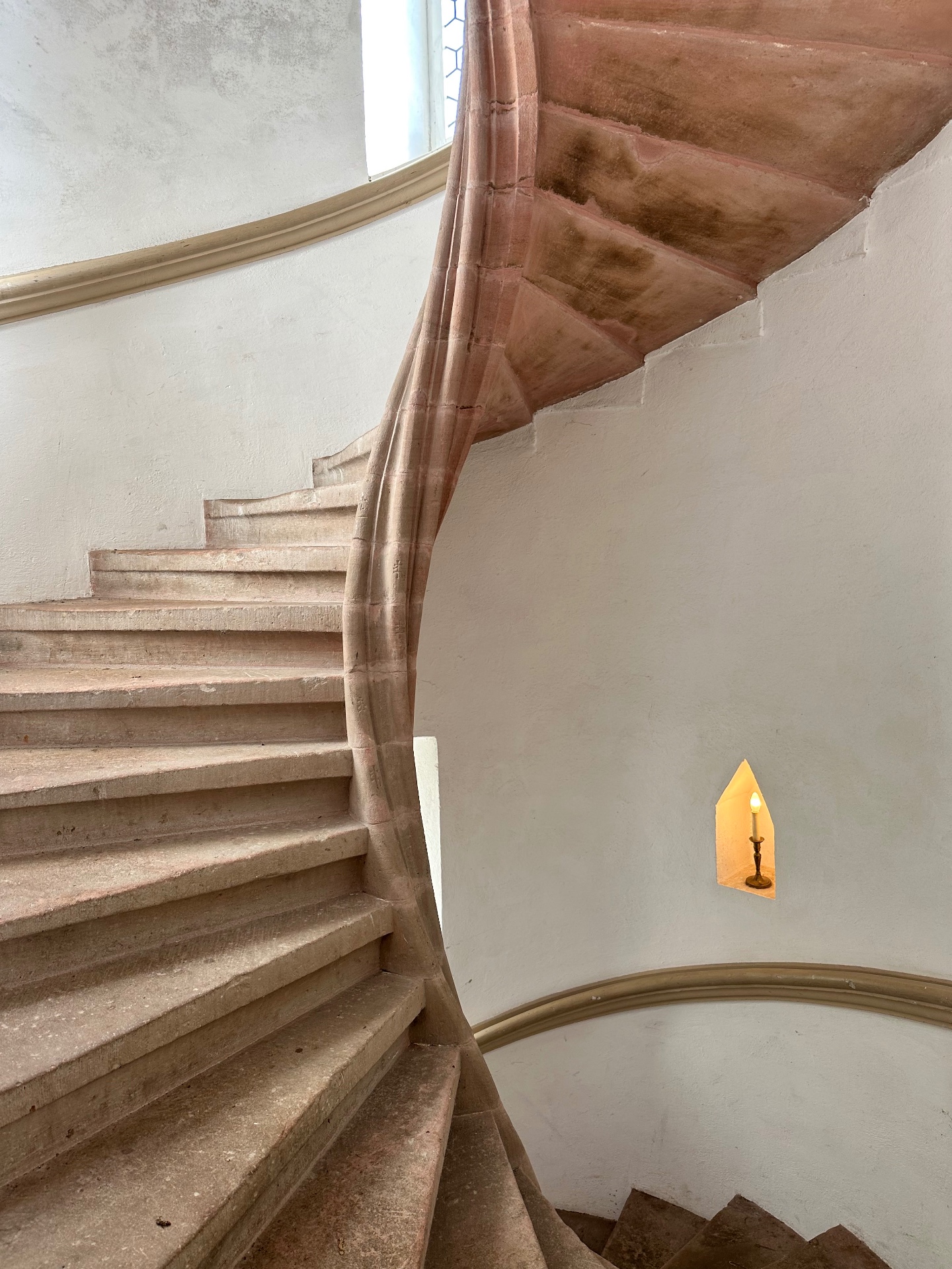 Sandstein-Wendeltreppe